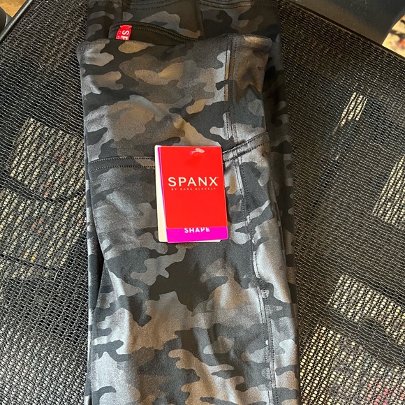 SPANX Pants - Spanx XS Camo Leggings